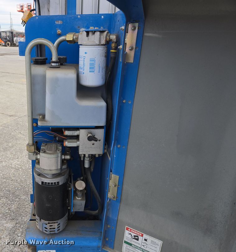 image for item EM6001 2014 Genie GR-20 vertical lift