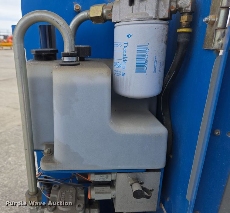 image for item EM6001 2014 Genie GR-20 vertical lift