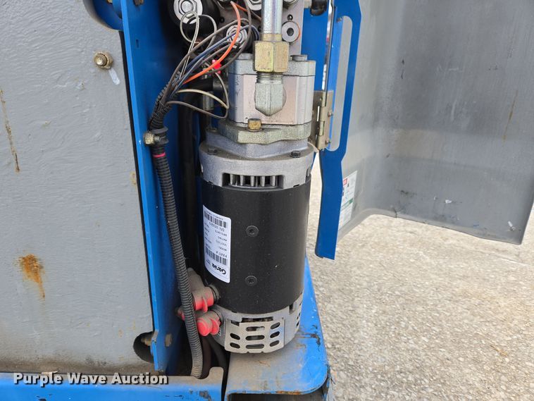 image for item EM6001 2014 Genie GR-20 vertical lift