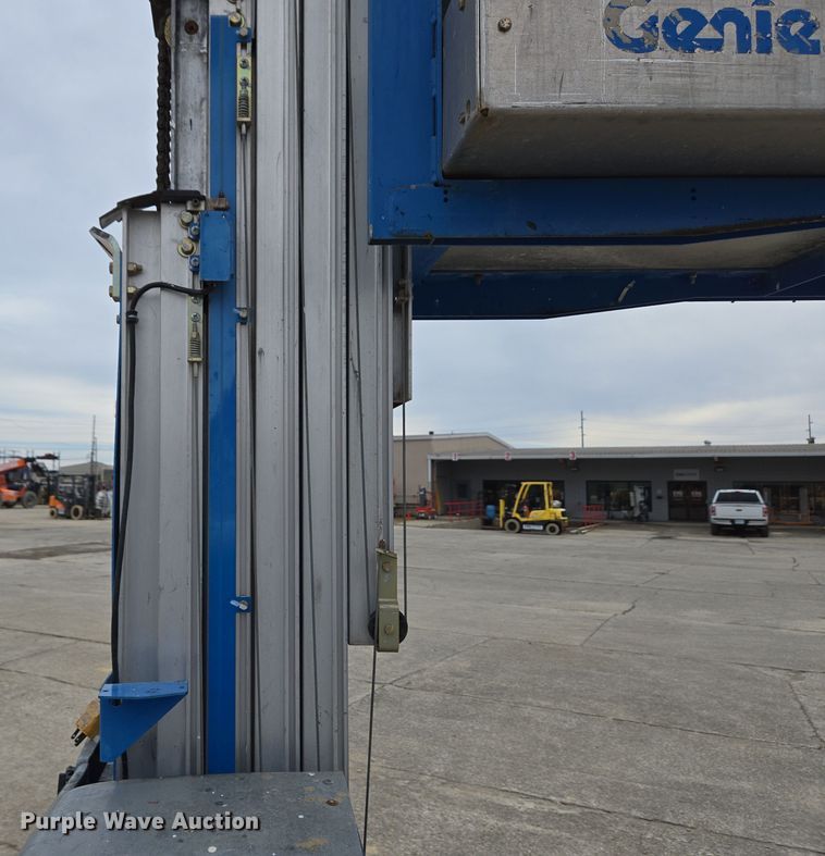 image for item EM6001 2014 Genie GR-20 vertical lift
