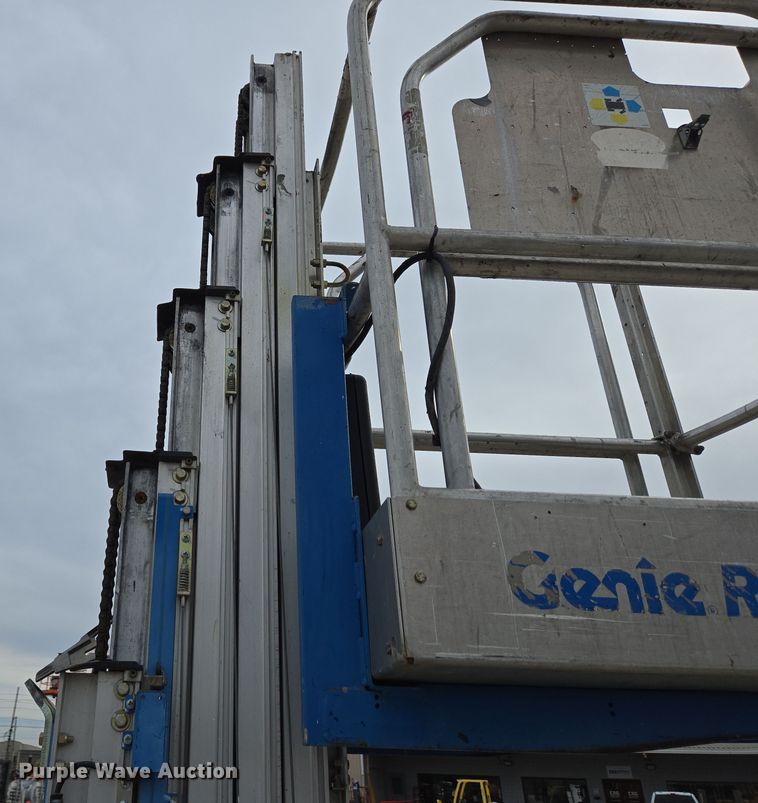 image for item EM6001 2014 Genie GR-20 vertical lift