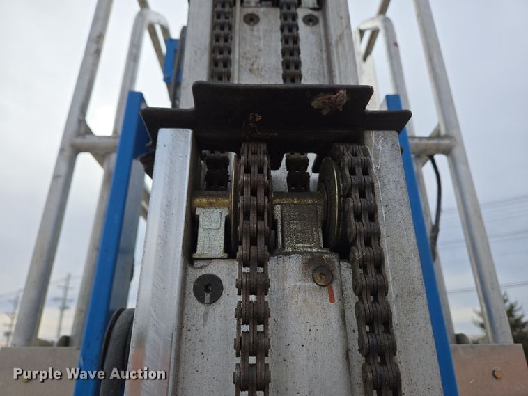 image for item EM6001 2014 Genie GR-20 vertical lift