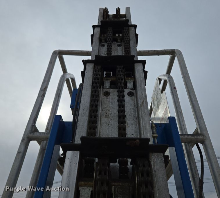 image for item EM6001 2014 Genie GR-20 vertical lift