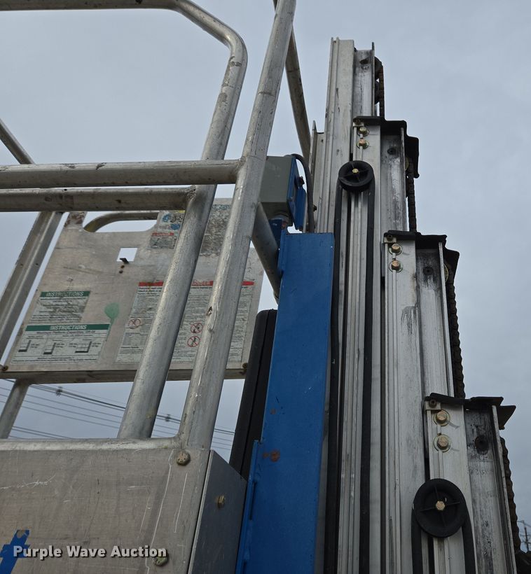 image for item EM6001 2014 Genie GR-20 vertical lift