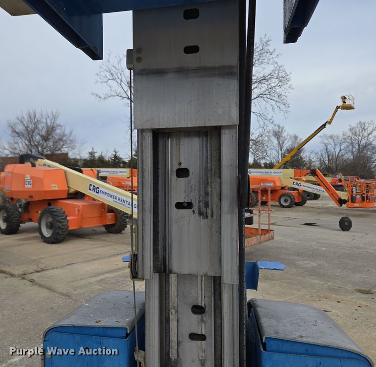 image for item EM6001 2014 Genie GR-20 vertical lift