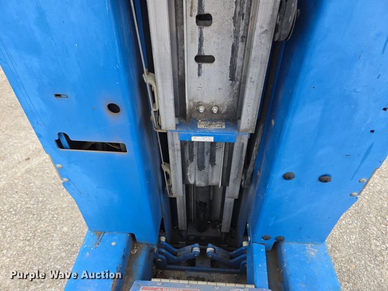 image for item EM6001 2014 Genie GR-20 vertical lift