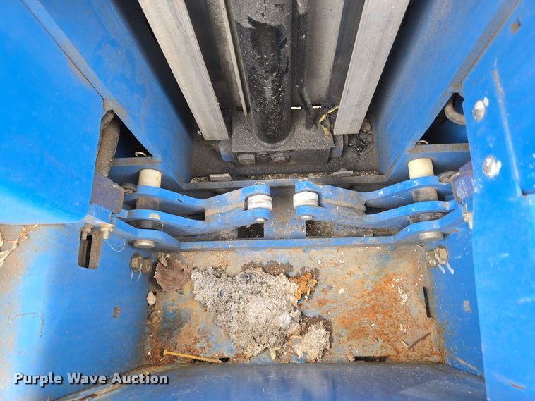 image for item EM6001 2014 Genie GR-20 vertical lift