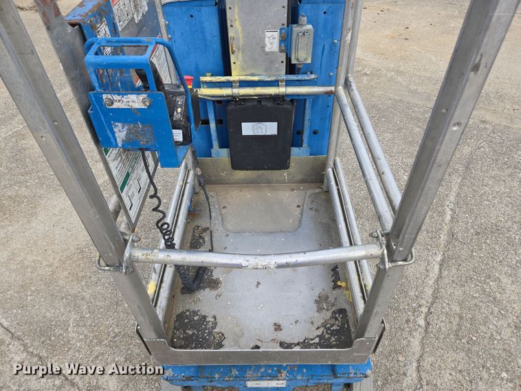 image for item EM6001 2014 Genie GR-20 vertical lift