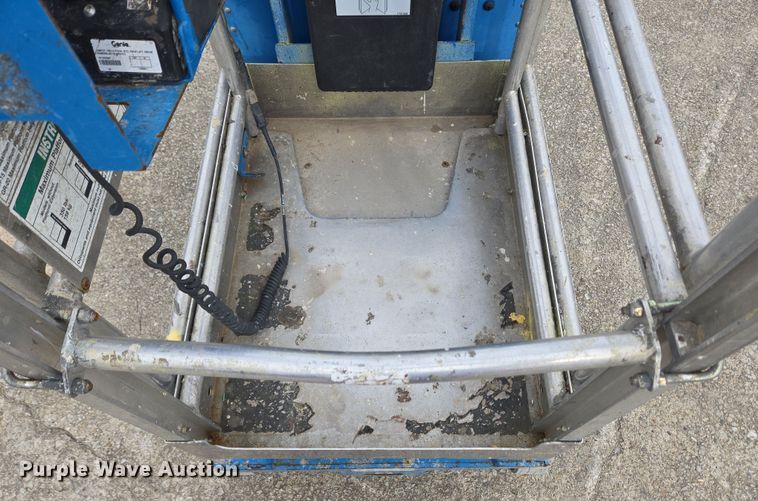 image for item EM6001 2014 Genie GR-20 vertical lift