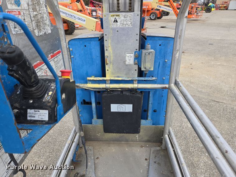 image for item EM6001 2014 Genie GR-20 vertical lift