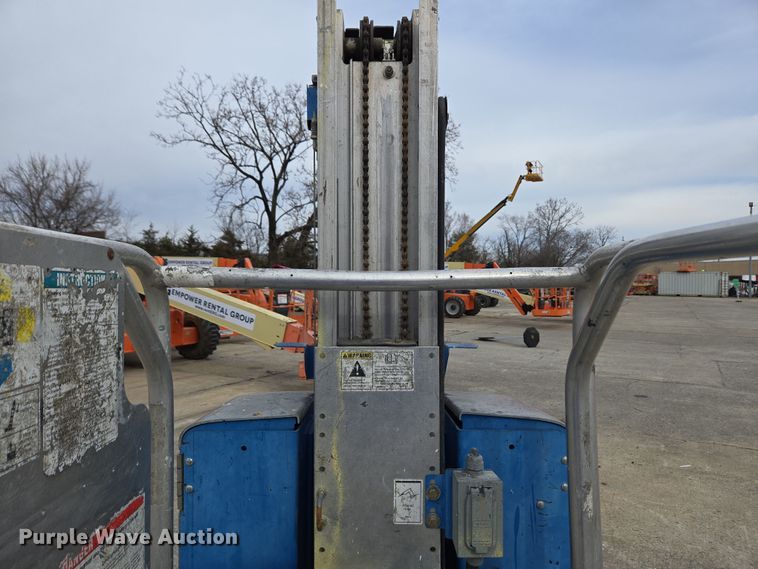 image for item EM6001 2014 Genie GR-20 vertical lift