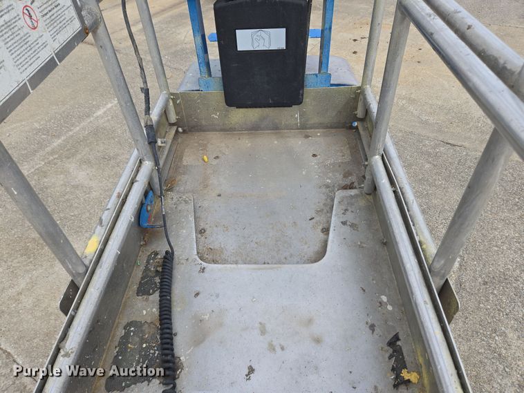 image for item EM6001 2014 Genie GR-20 vertical lift