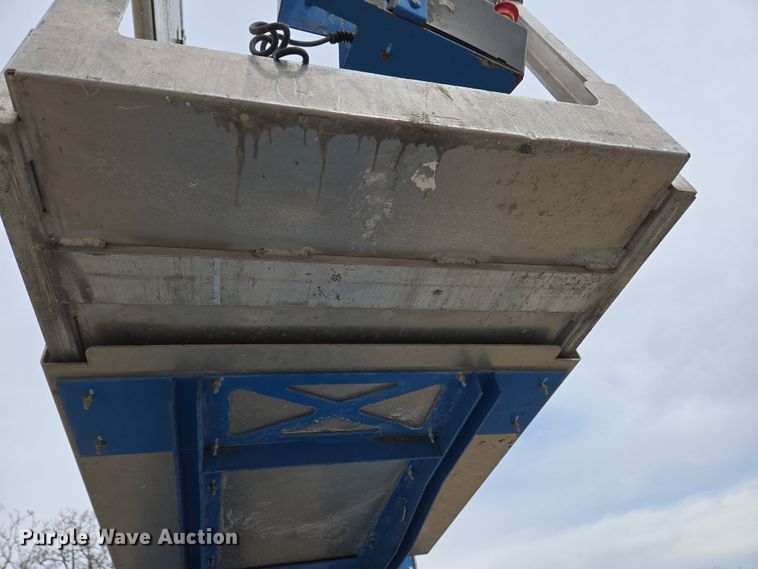 image for item EM6001 2014 Genie GR-20 vertical lift