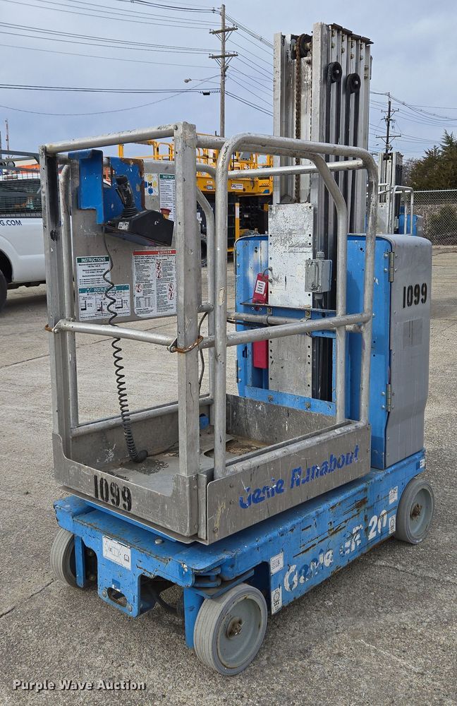 image for item EM6002 2015 Genie GR-20 vertical lift