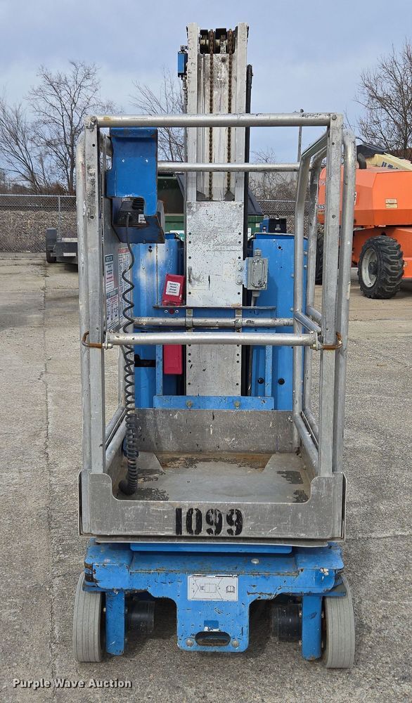 image for item EM6002 2015 Genie GR-20 vertical lift