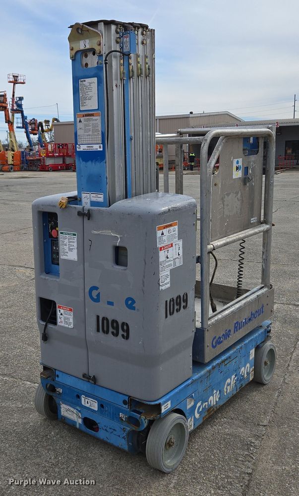 image for item EM6002 2015 Genie GR-20 vertical lift