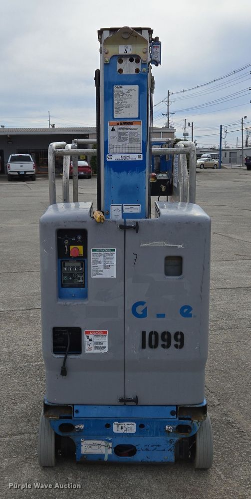 image for item EM6002 2015 Genie GR-20 vertical lift