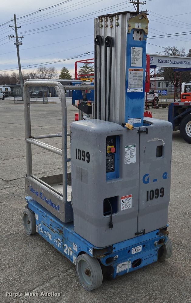 image for item EM6002 2015 Genie GR-20 vertical lift