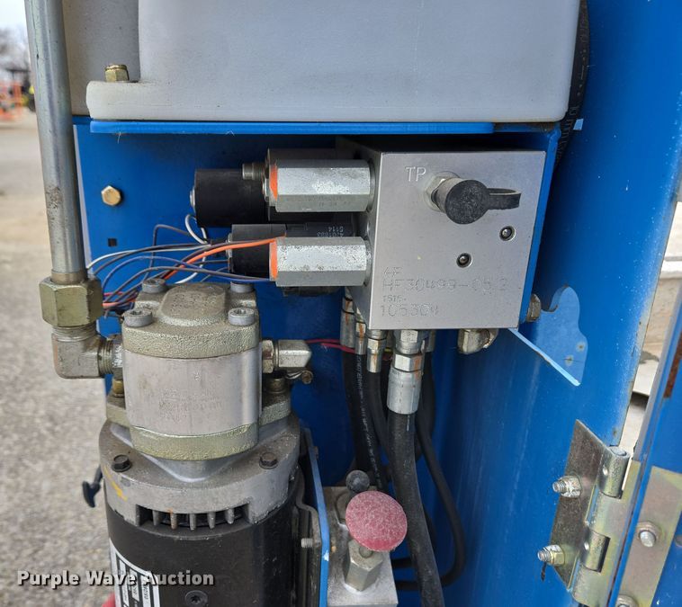 image for item EM6002 2015 Genie GR-20 vertical lift