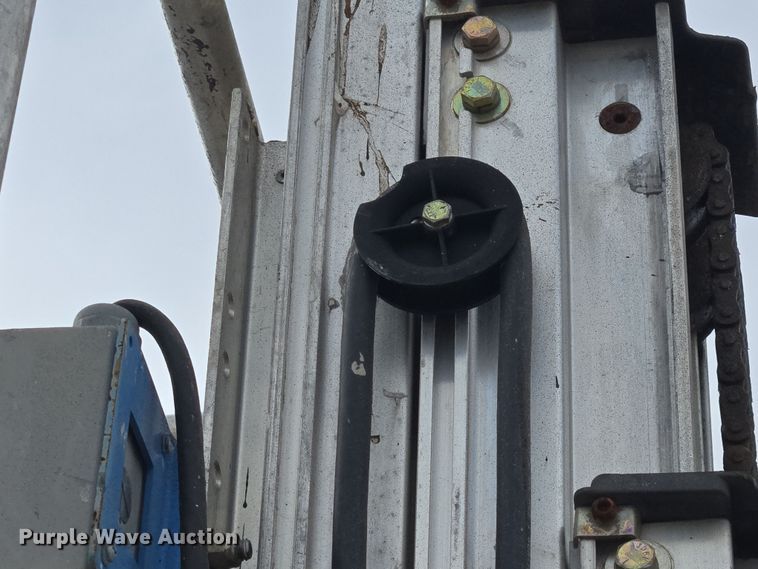 image for item EM6002 2015 Genie GR-20 vertical lift