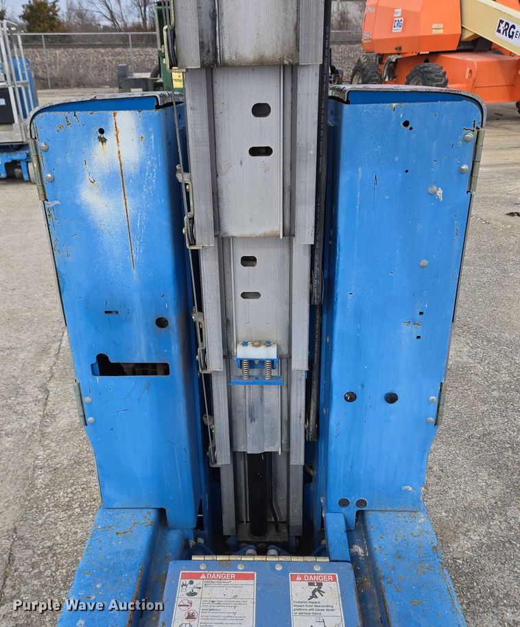 image for item EM6002 2015 Genie GR-20 vertical lift