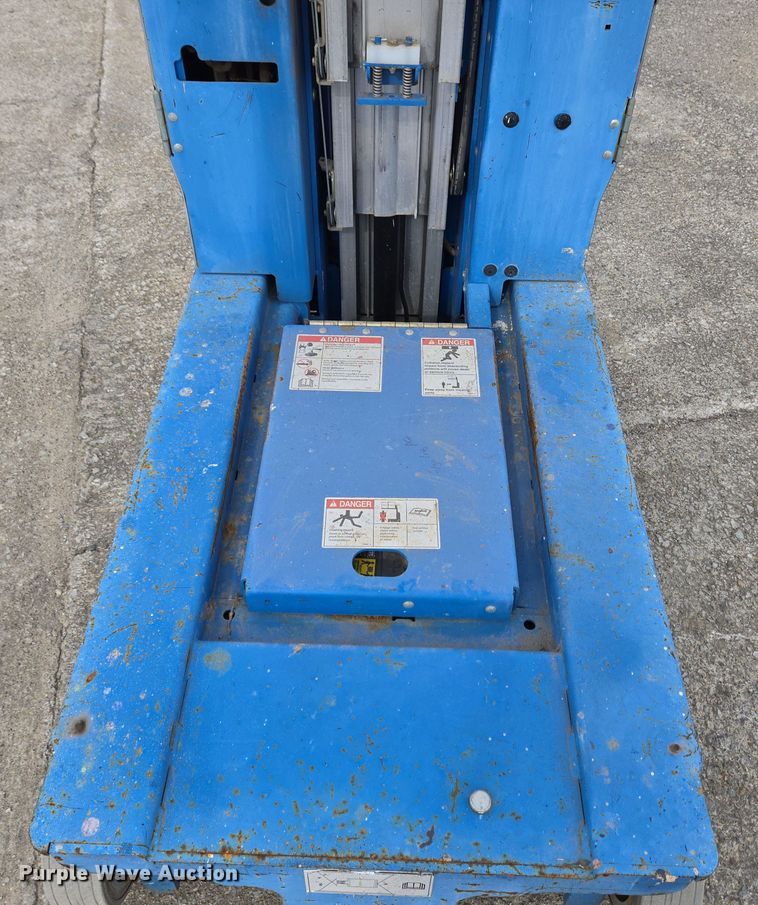 image for item EM6002 2015 Genie GR-20 vertical lift