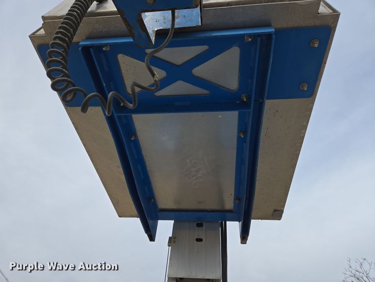 image for item EM6002 2015 Genie GR-20 vertical lift