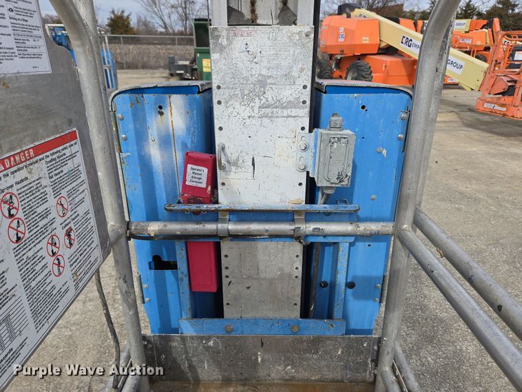 image for item EM6002 2015 Genie GR-20 vertical lift