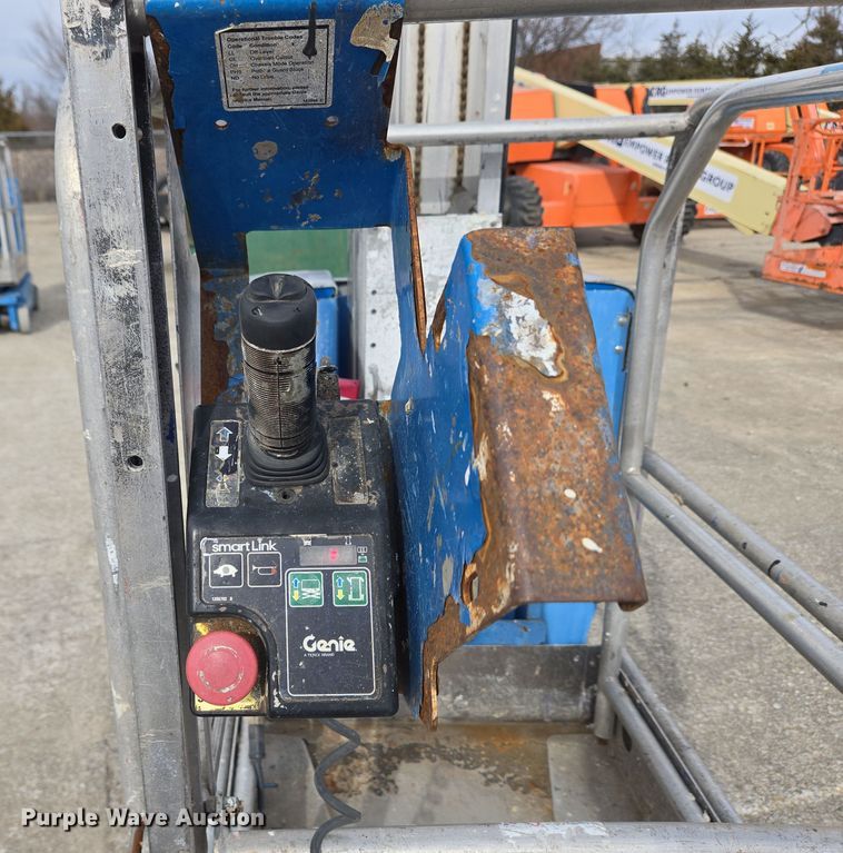 image for item EM6002 2015 Genie GR-20 vertical lift
