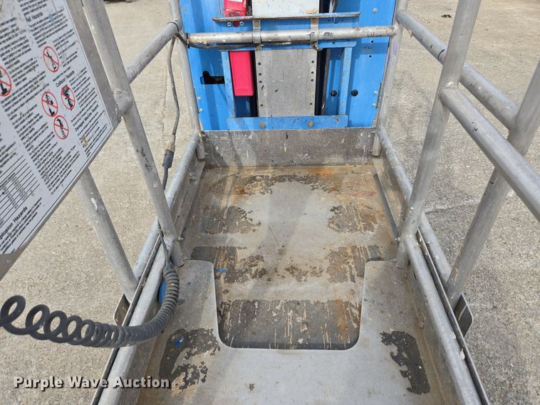 image for item EM6002 2015 Genie GR-20 vertical lift