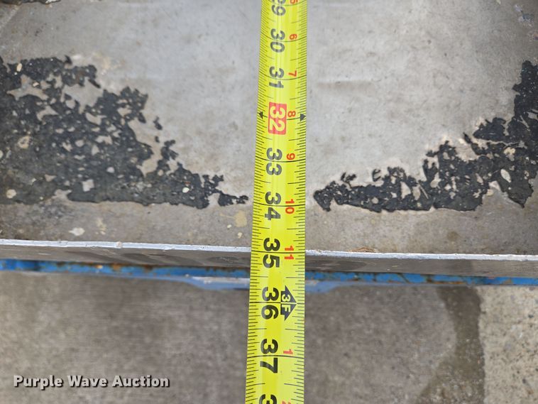 image for item EM6002 2015 Genie GR-20 vertical lift