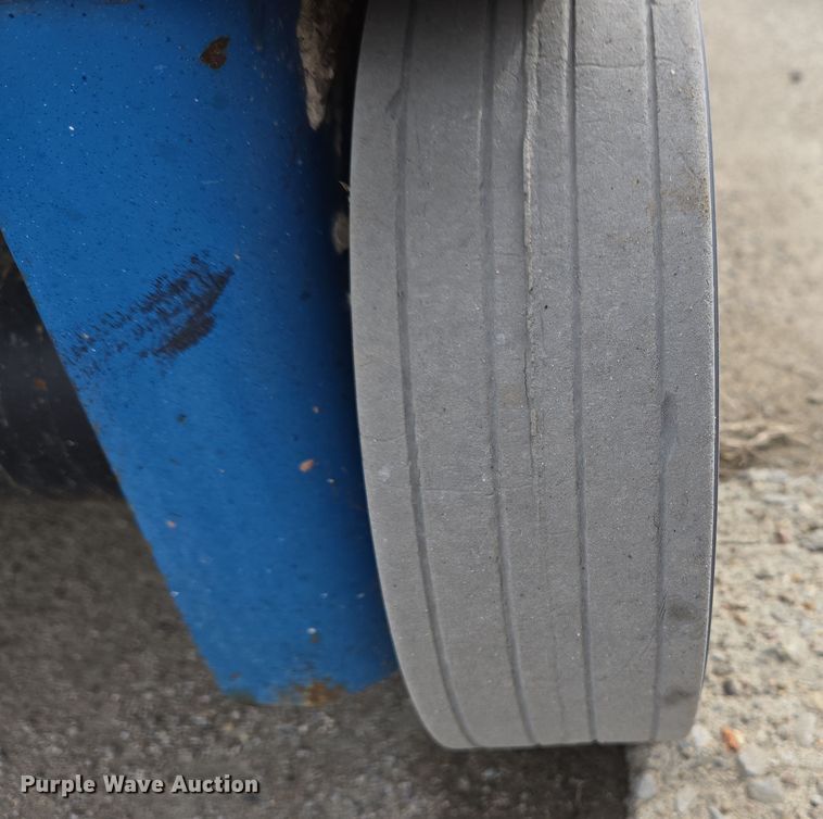 image for item EM6002 2015 Genie GR-20 vertical lift