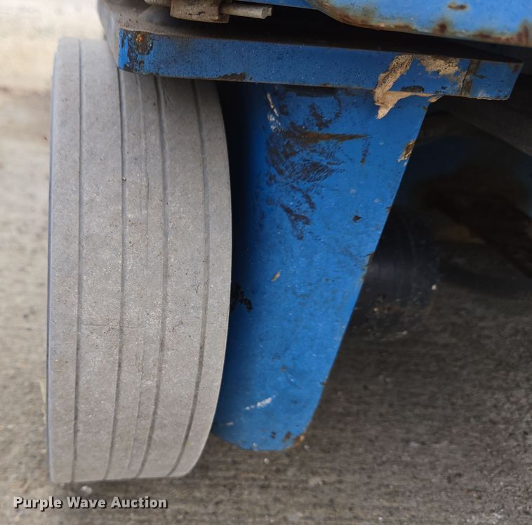 image for item EM6002 2015 Genie GR-20 vertical lift