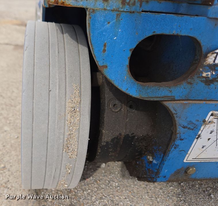 image for item EM6002 2015 Genie GR-20 vertical lift