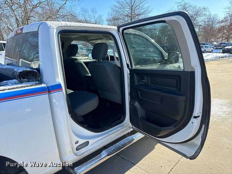 image for item EN5113 2015 Dodge Ram 1500 Crew Cab pickup truck