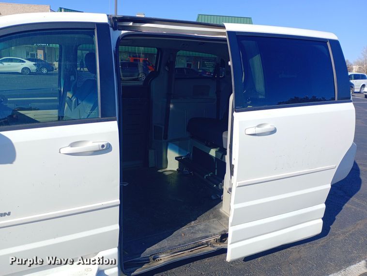 image for item EO0579 2010 Dodge Grand Caravan handicap accessible van