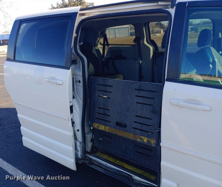 image for item EO0579 2010 Dodge Grand Caravan handicap accessible van