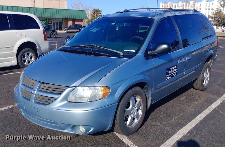 image for item EO0580 2005 Dodge Grand Caravan SXT handicap accessible van