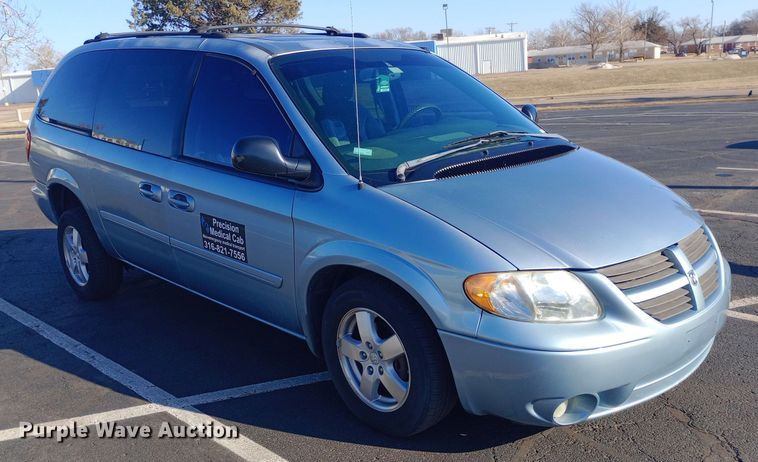 image for item EO0580 2005 Dodge Grand Caravan SXT handicap accessible van
