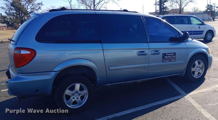 image for item EO0580 2005 Dodge Grand Caravan SXT handicap accessible van