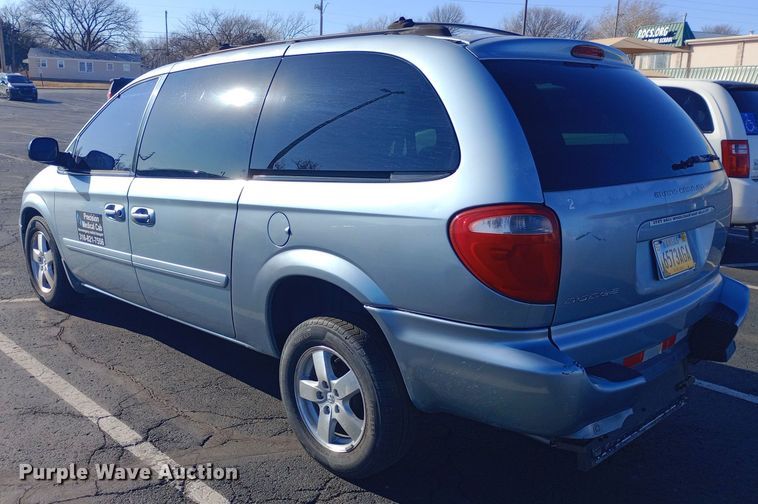 image for item EO0580 2005 Dodge Grand Caravan SXT handicap accessible van