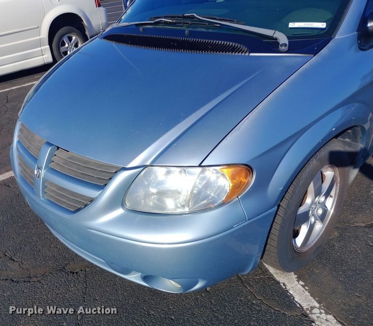 image for item EO0580 2005 Dodge Grand Caravan SXT handicap accessible van