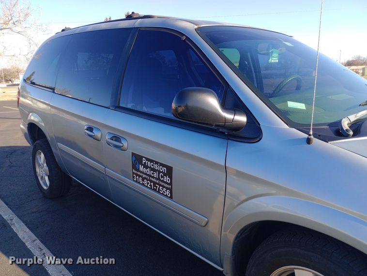 image for item EO0580 2005 Dodge Grand Caravan SXT handicap accessible van