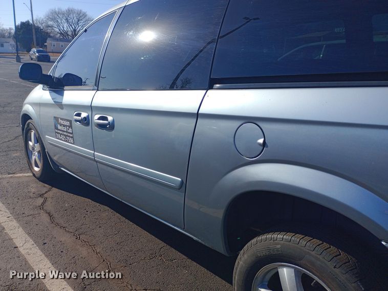 image for item EO0580 2005 Dodge Grand Caravan SXT handicap accessible van