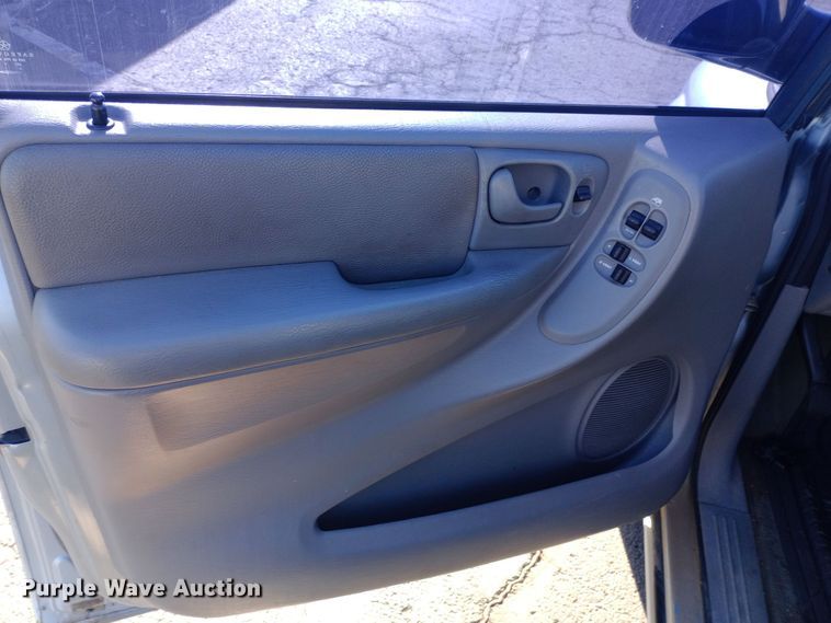 image for item EO0580 2005 Dodge Grand Caravan SXT handicap accessible van