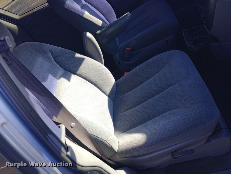 image for item EO0580 2005 Dodge Grand Caravan SXT handicap accessible van