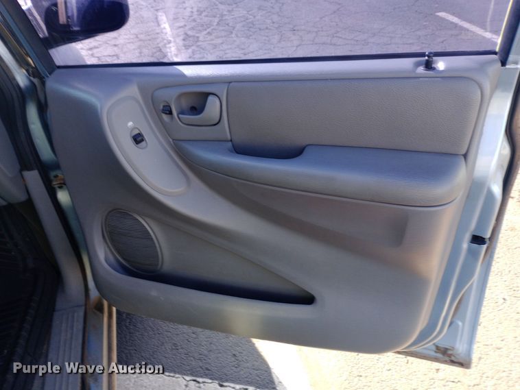 image for item EO0580 2005 Dodge Grand Caravan SXT handicap accessible van