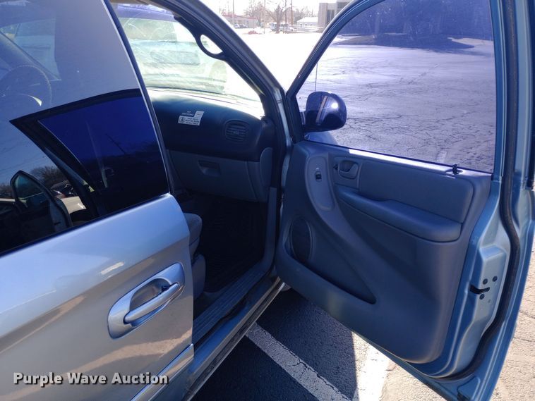image for item EO0580 2005 Dodge Grand Caravan SXT handicap accessible van