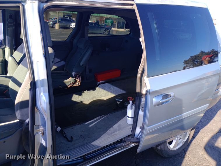 image for item EO0580 2005 Dodge Grand Caravan SXT handicap accessible van
