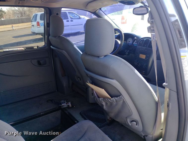 image for item EO0580 2005 Dodge Grand Caravan SXT handicap accessible van